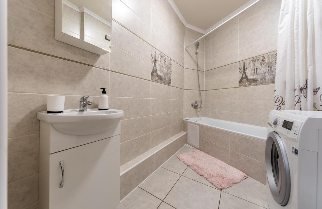 Ferienwohnung Осокорки Русовой 3 Kiew Exterior foto