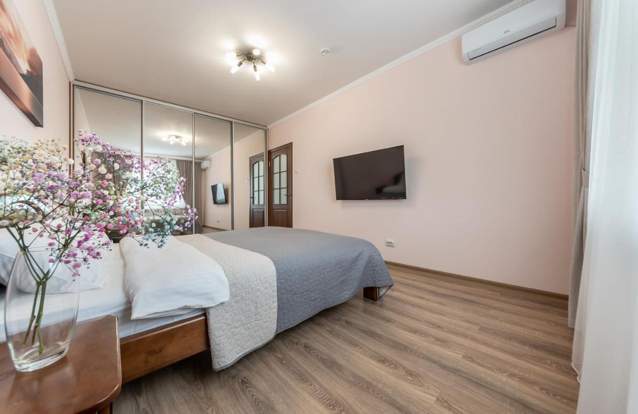 Ferienwohnung Осокорки Русовой 3 Kiew Exterior foto