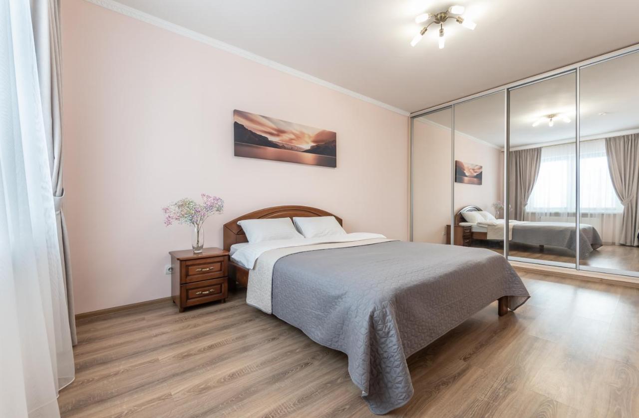 Ferienwohnung Осокорки Русовой 3 Kiew Exterior foto